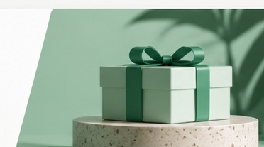 Regalo verde sobre superficie clara